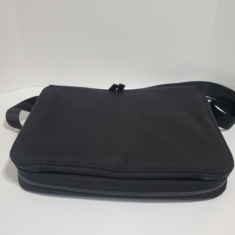 Michael Kors Parker Nylon Messenger Shoulder Bag Computer Crossbody travel 14x12 - Picture 8 of 13
